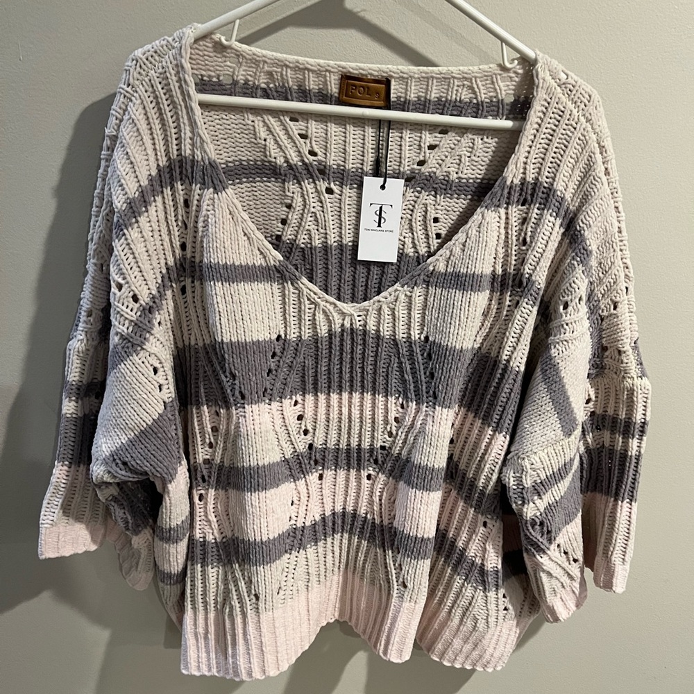 POL V-Neck Sweater in Pink and Gray